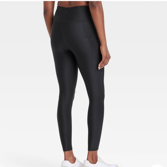 All In Motion Black Effortless Support High Rise 7/8 Legging Size Large NWT - Picture 3 of 8